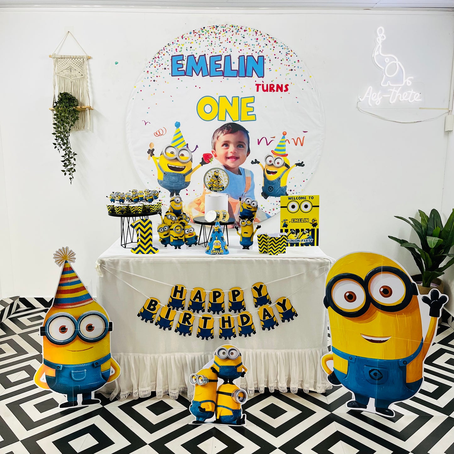 Cartoon Character Themes: Minions Popup Luxury Package